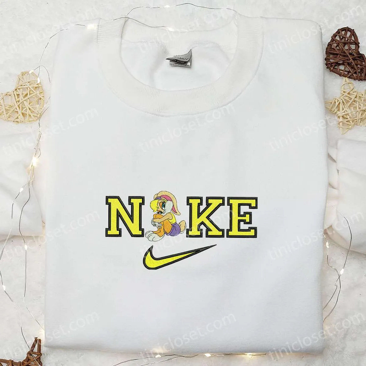 lola bunny sitting x nike tshirts besticken disney looney tunes bestickter hoodie beste geschenkideen muu5n