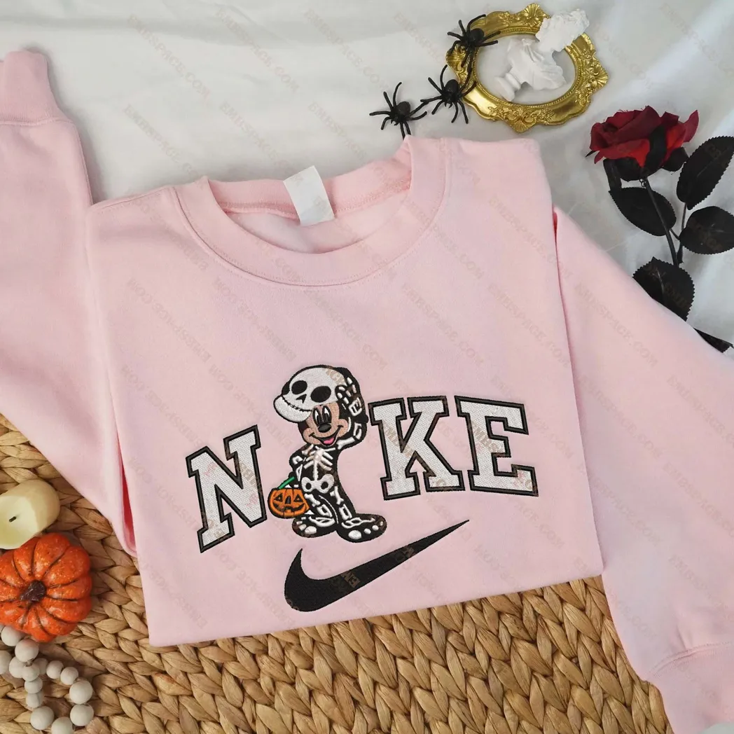 mickey mouse cartoon halloween nike besticken sweatshirt modestil