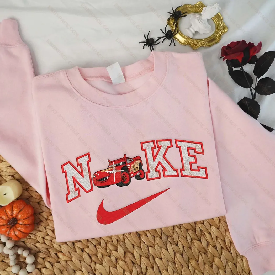 mickey mouse cartoon halloween nike besticken sweatshirt modestil thaee