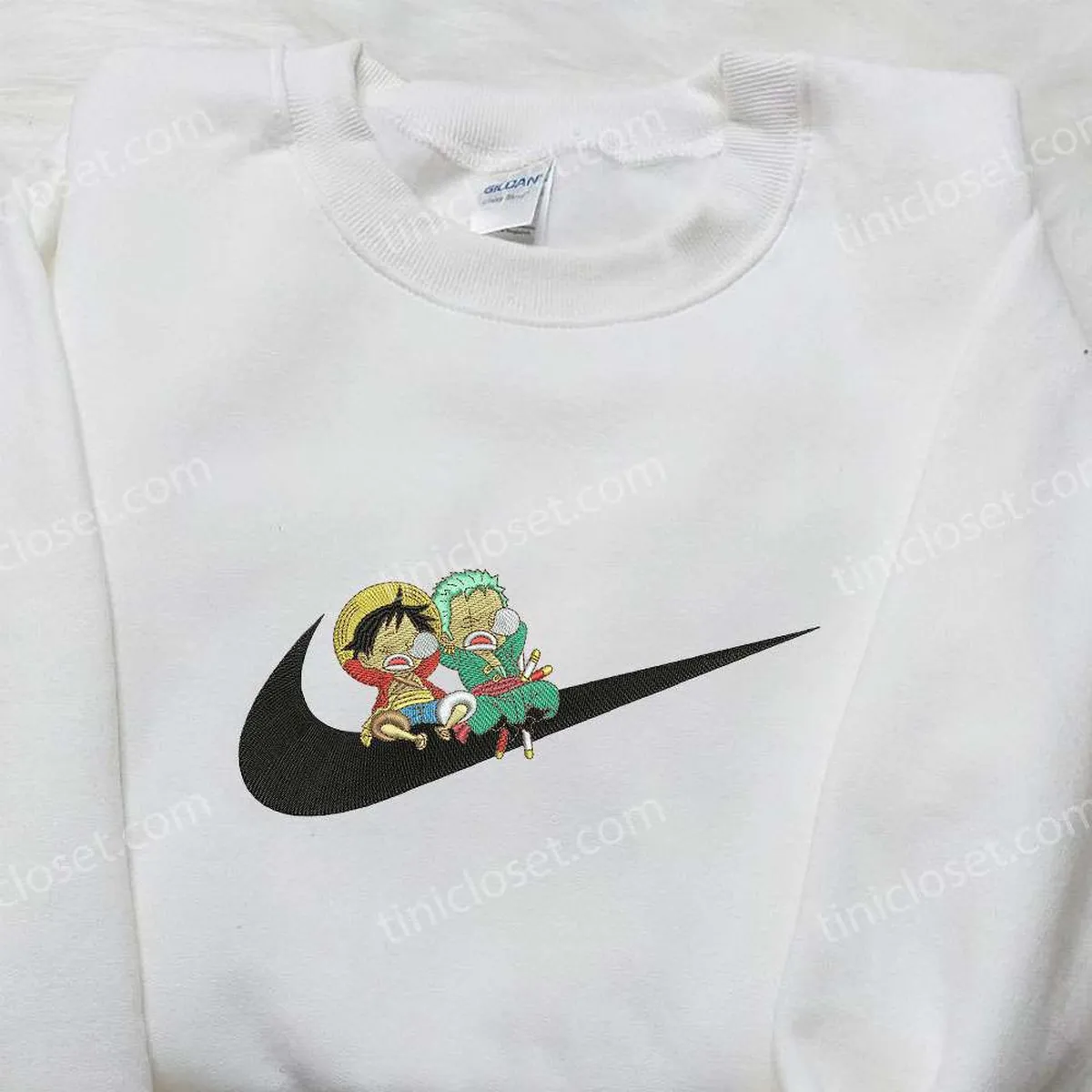 ruffy und zoro x nike bestickter hoodie one piece hoodie besticken nike inspiriertes hoodie besticken skn3o