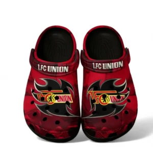 Union Berlin Crocs Clogs mit Allover-Druck BDE2704252520 - Schwarz
