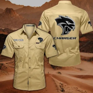 Dodge Charger Hemd mit kurzen Ärmeln, All-Over-Print Kurzarmhemd CAR444052625796 - Khaki