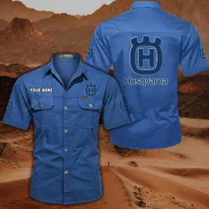 Husqvarna Motorcycles Hemd mit kurzen Ärmeln, All-Over-Print Kurzarmhemd CAR444052625797 - Cowboyblau