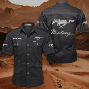Ford Mustang Hemd mit kurzen Ärmeln, All-Over-Print Kurzarmhemd CAR444052625869 - Schwarz
